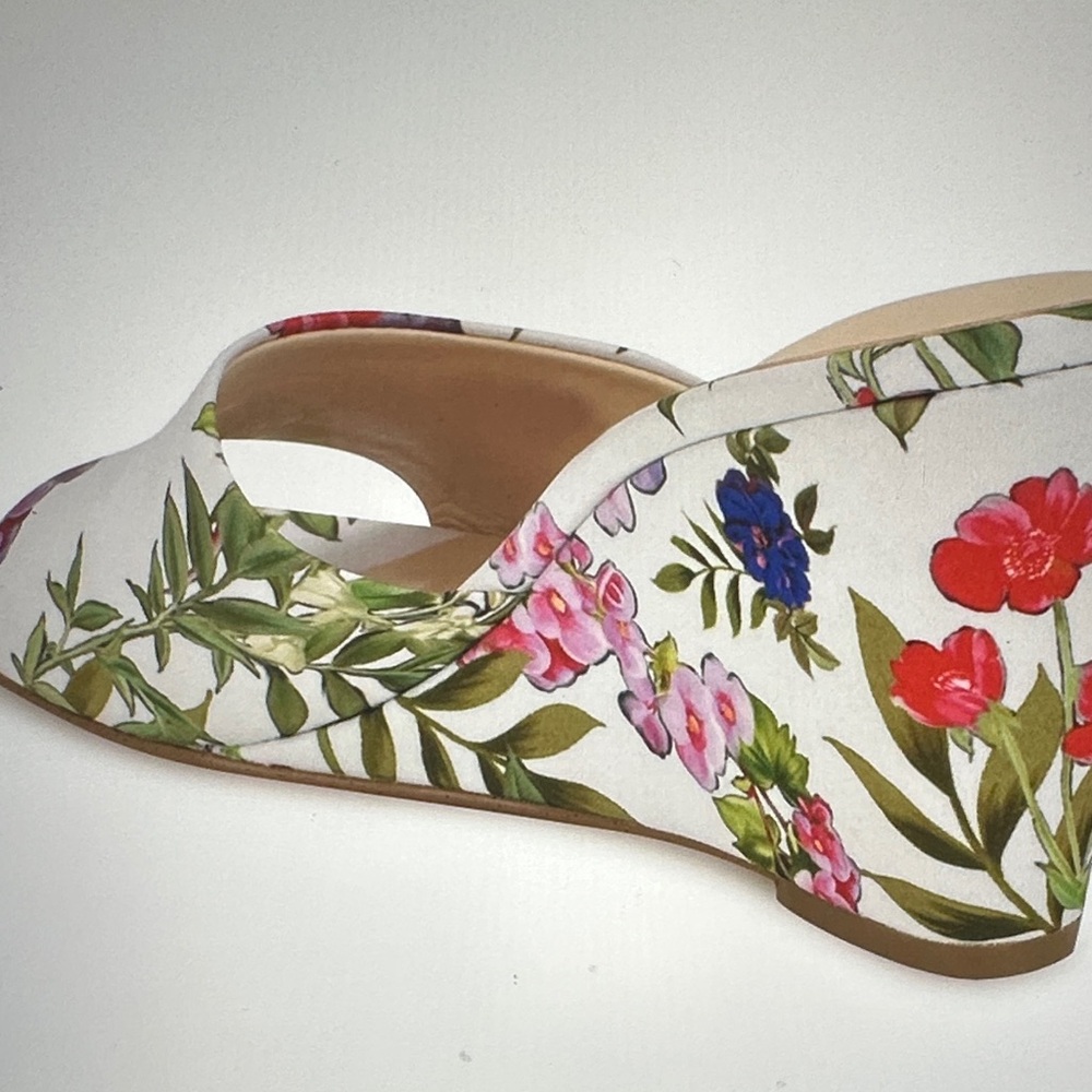 $95 Nine West Floral Wedge Sandals - Red and Green Sz 8 New In Box - Picture 4 of 16